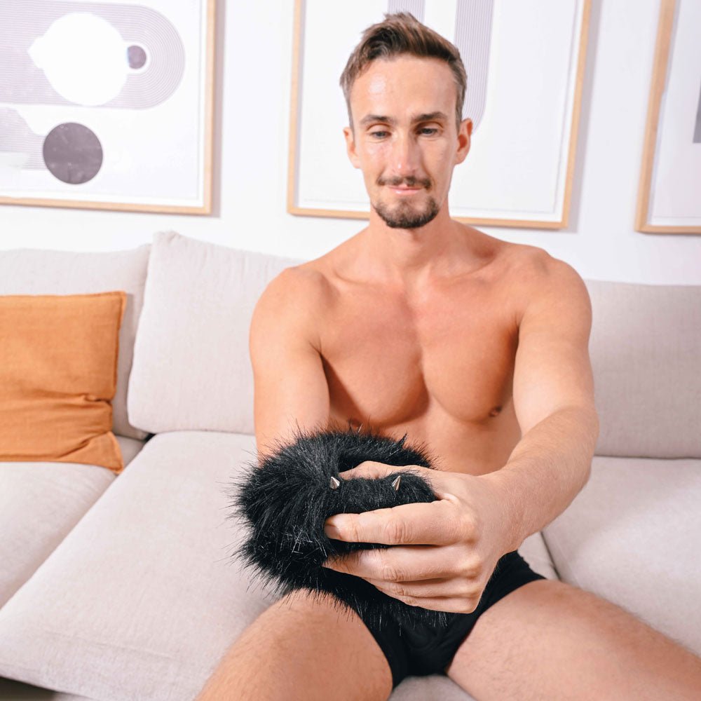 SPORTSHEETS Spiked Sensory Mitt - Black Furry Mitt with Spikes - BONDAGE - TOYS